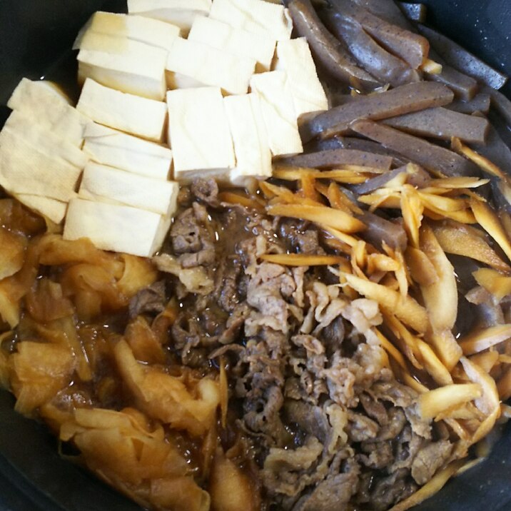 大根とごぼうとこんにゃくと豆腐のすき焼き